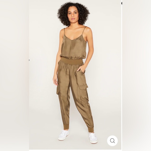 cinq a sept Pants - 5 a7 Cinq a Sept Beige/ Gold Amia V-neck Jogger Jumpsuit Size Large